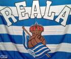 Hepsi aynı genişlikte, word REALA ve logosu beyaz bayrak Real Sociedad, üç ve dört çizgili mavi oluşan